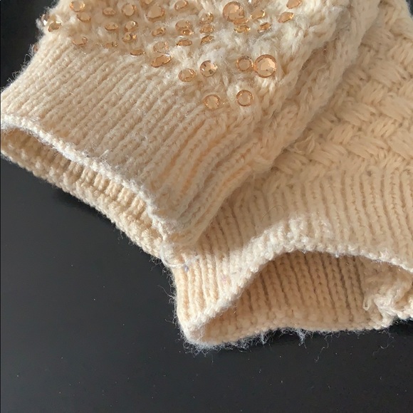 Hat with Pom Pom and Mitts / Gloves Set - Picture 5 of 5